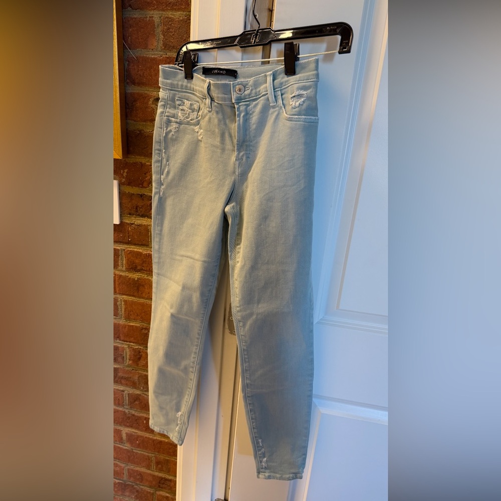 DESIGNER J Brand Light Blue High-Rise Slim Jeans size 28 in measurement
